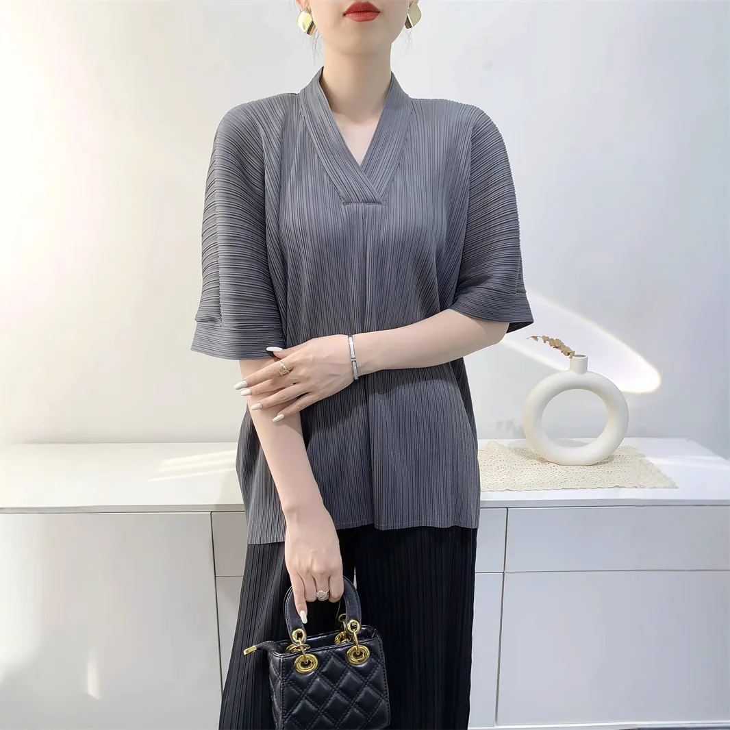 Miyake Pleated T-shirt 2025 Spring and Summer New V-neck Top Five-minute Sleeve T-shirt Women Casual Niche Design Sense