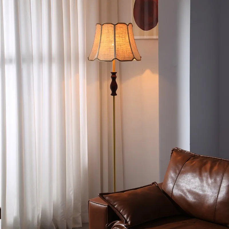 All-copper American floor lamp, modern Nordic retro European simple medieval vertical table lamp, living room floor lamp