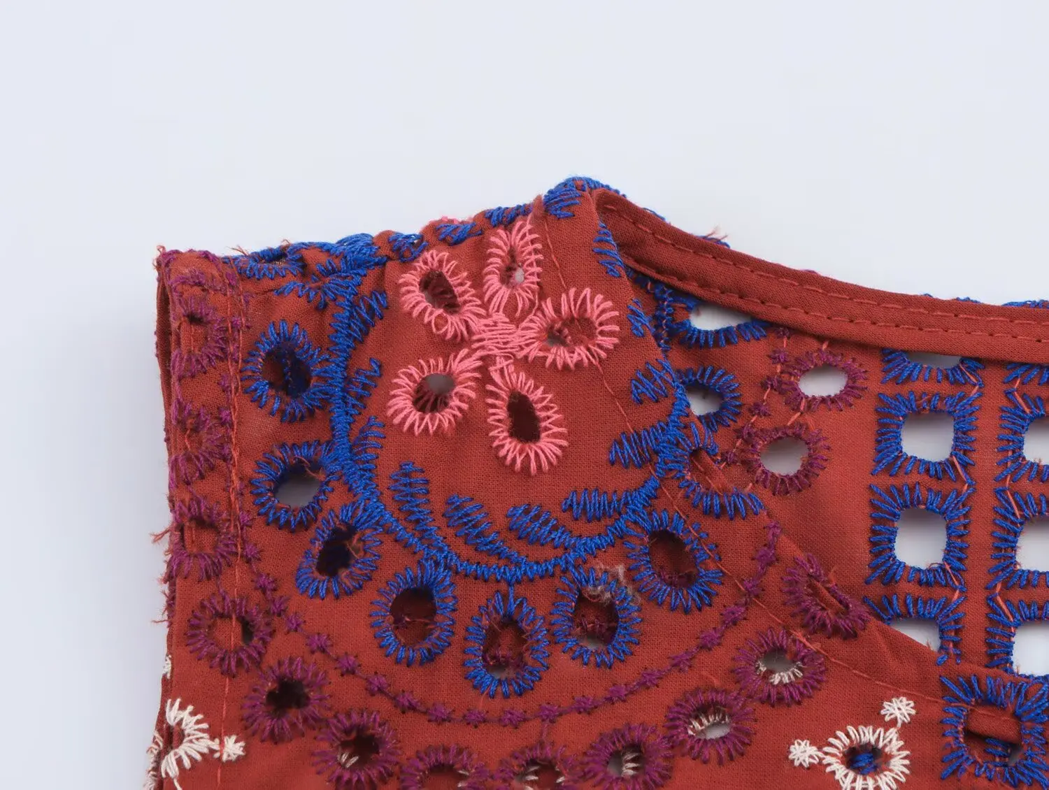 Maxdutti 2025 Summer Shirt Women Moroccan Retro Floral Embroidery Sleeveless Shirt Blouse Women Fashion Elegant Tank Top