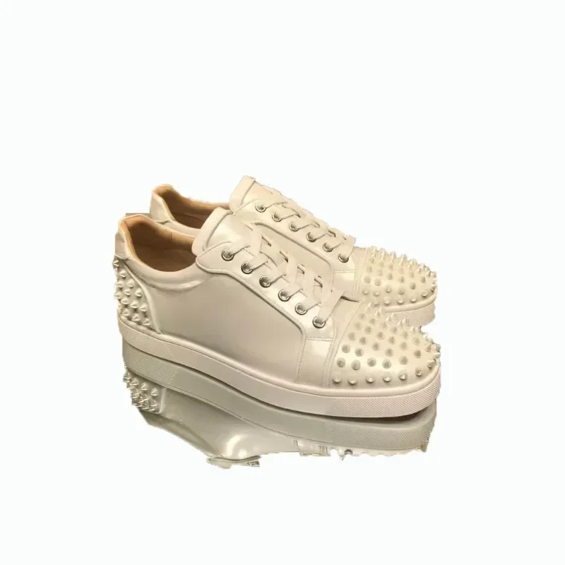 2024 Hot Luxury Low Top For Men Trainers Spiked Beige Genuine Leather Rivets Toecap Heels Flats Sneakers Driving Shoes Footwear