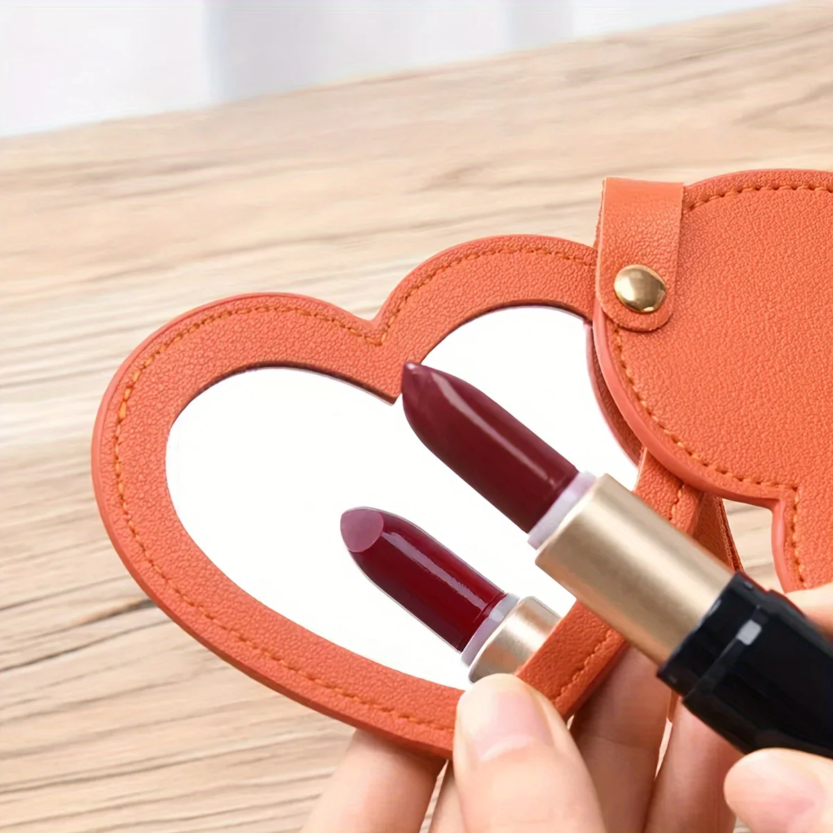 1PC Makeup Mirror Portable PU Leather Rotating Keychain Holder with Heart Mirror for Women Makeup Folding Mirror