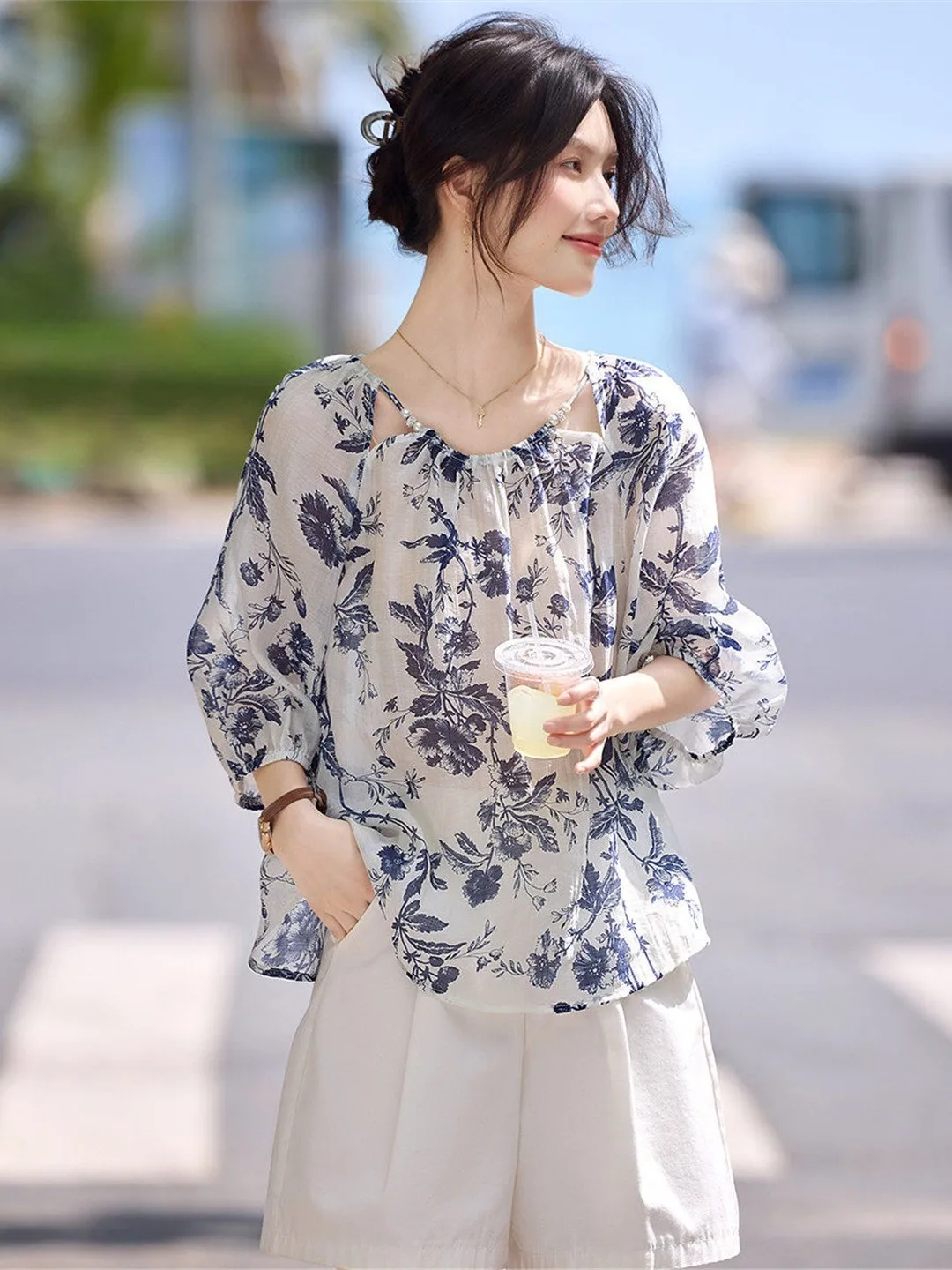Elegant Lazy Style Blue And White Porcelain Floral Print Loose Women's Shirt Belted Slimming Casual round Neck Short Sleeve