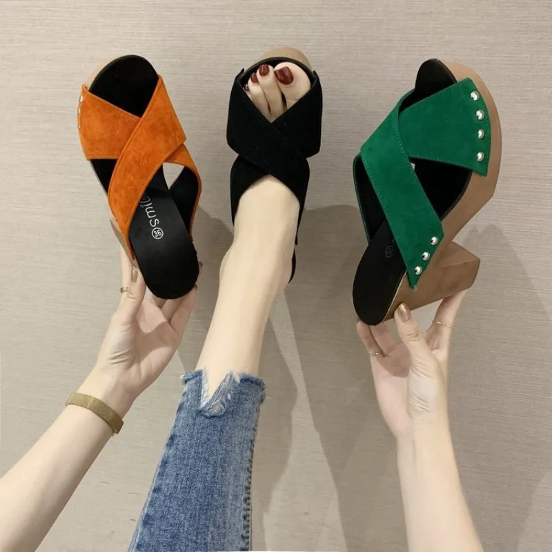 

Летние женские туфли на квадратном высоком каблуке с платформой, повседневные туфли-лодочки с заклепками и открытым носком, элегантная женская обувь