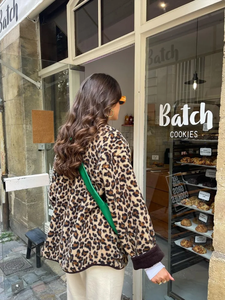 Elegant Contrast Leopard Print Single Breasted Jacket Women Fashion O Neck Long Sleeves Pocket Coat 2024 New Lady Warm Outerwear