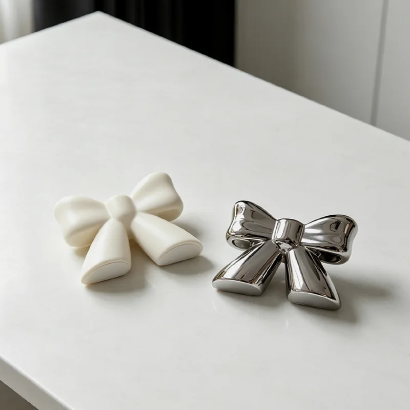 Butterfly Knot Shaped Ceramic Taper Candle Holder Candlestick Romantic Table Decor for Wedding Dinner Home Bedroom Ornament