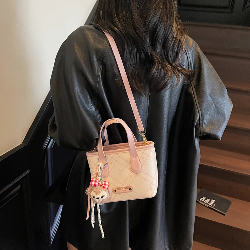 

Fashionable Solid Color Leather Backpack Bag with Letter Logo for Luxury Commuter Men and Women Simple