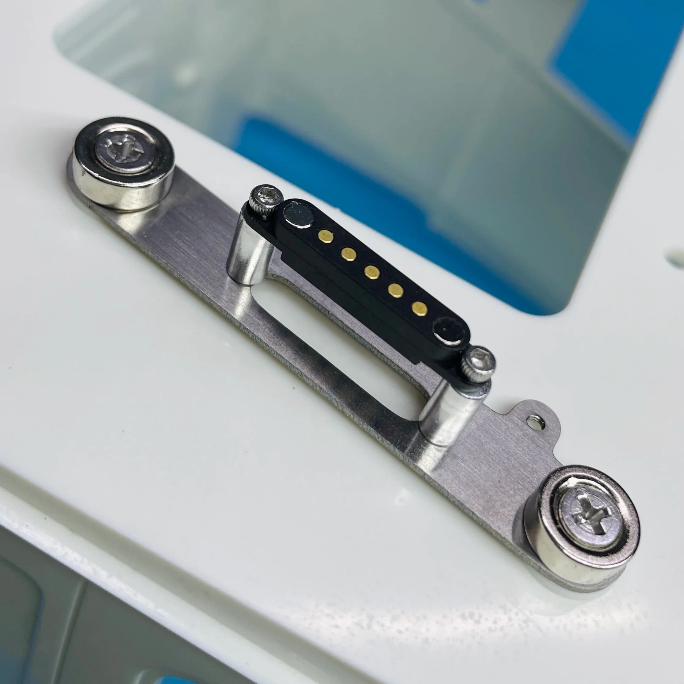 ชุดแม่เหล็กเปิดหลังคาสำหรับรถบรรทุก Tamiya 1/14 RC รุ่น Scania 770s Benz 3363 VOLVO FH16 MAN พร้อมสายไฟวงจร 1:14 อะไหล่รถแทรกเตอร์