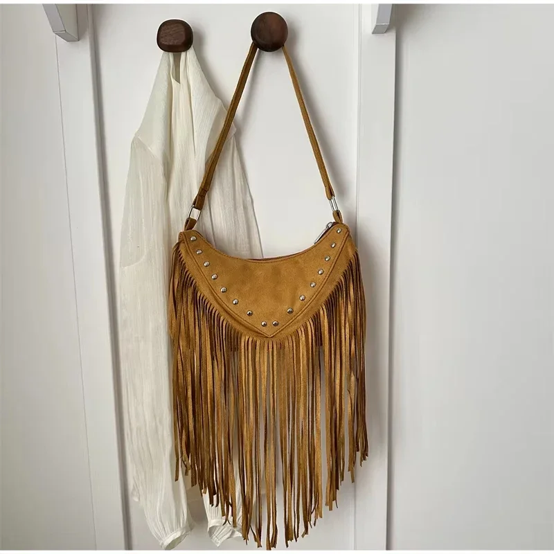 Lange Quasten-Nieten-Schultertasche, Damen-Umhängetasche mit Metallnieten-Design und Fransen, Vintage-Handtasche in Unifarben für Herbst und Winter – Detail 14