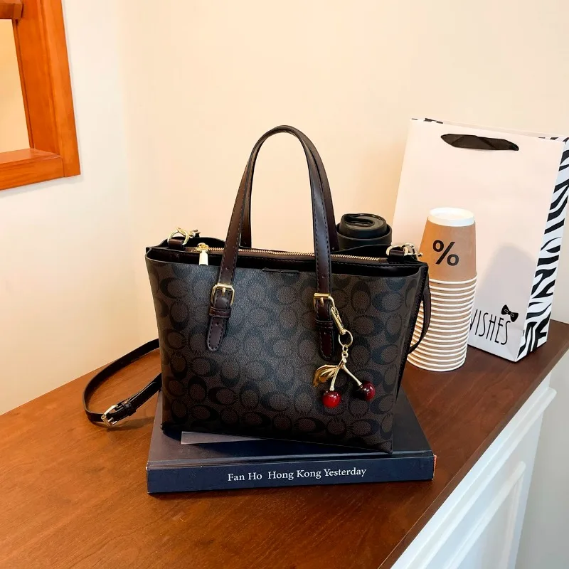 Trendy Letter Logo Solid Color Shopper Bag High-End Elegant Leather Classic Large Capacity Design