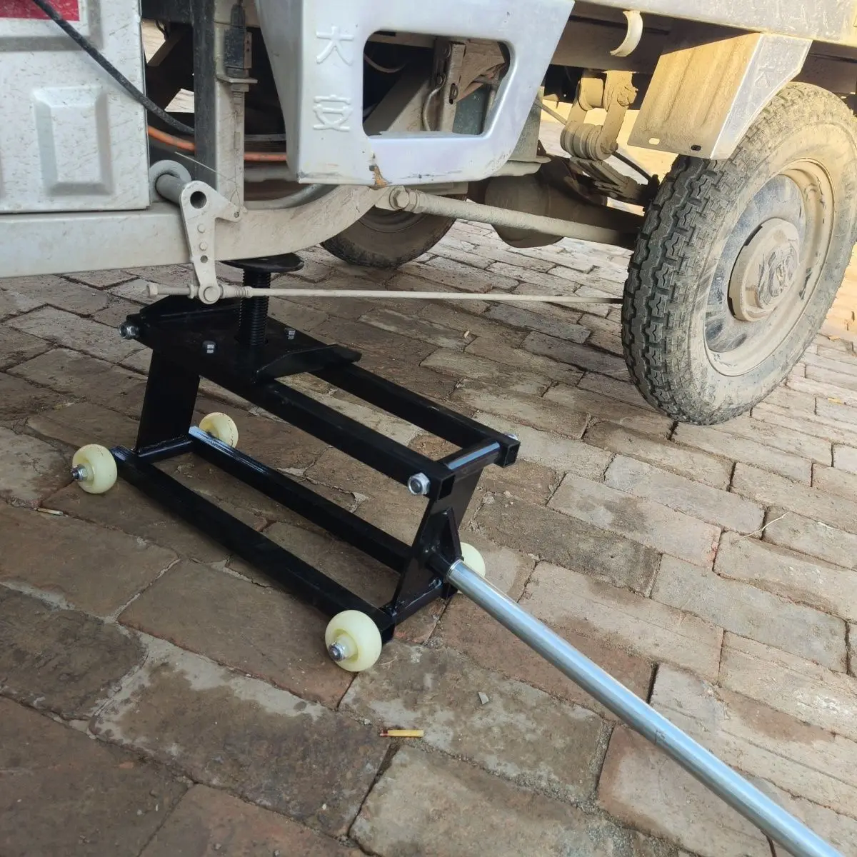 

New Electric Vehicle Lift Bracket Jack Front and Rear Wheels Universal