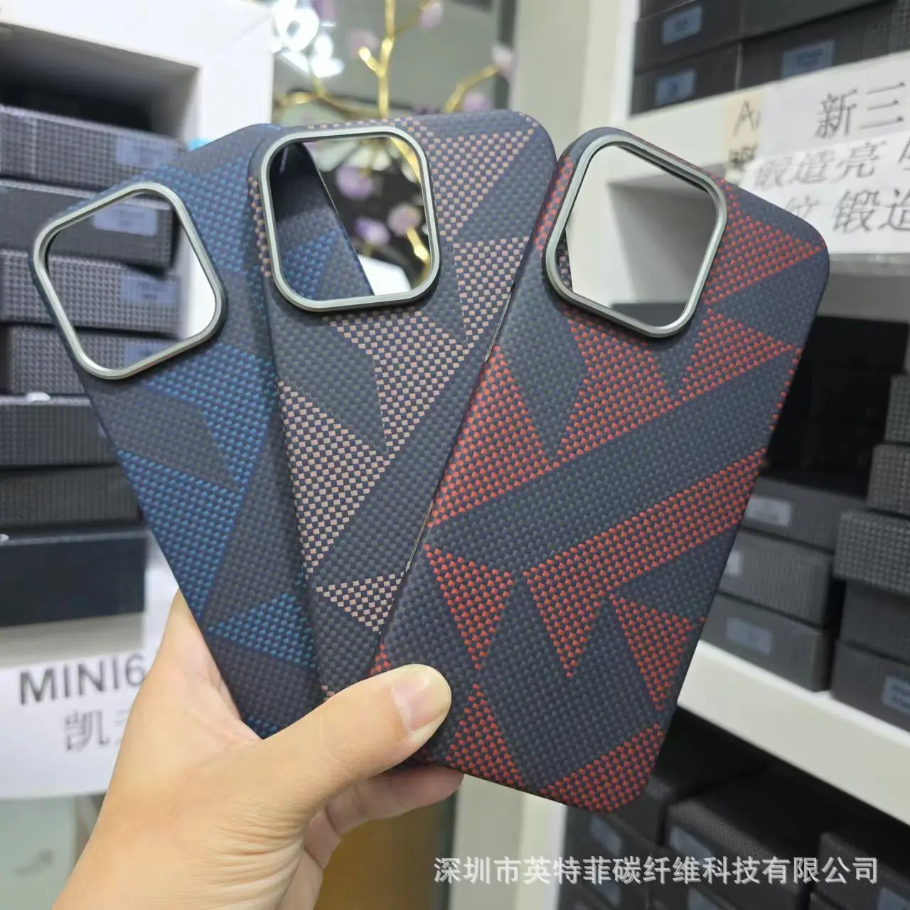 

42/5000 For Apple 16pro floating woven geometry Kevlar carbon fiber phone case magnetic 16promax heat dissipation, anti-fall