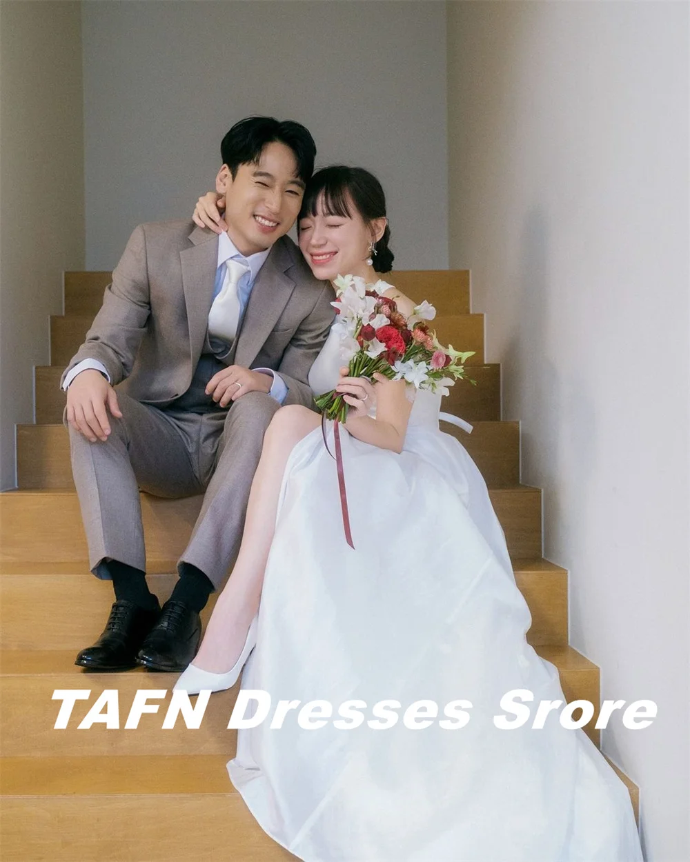 TAFN A-line White Wedding Dresses Halter Simple Korea Bridal Gown Custom Made Photo Shoot Sleeveless Gown for Bride