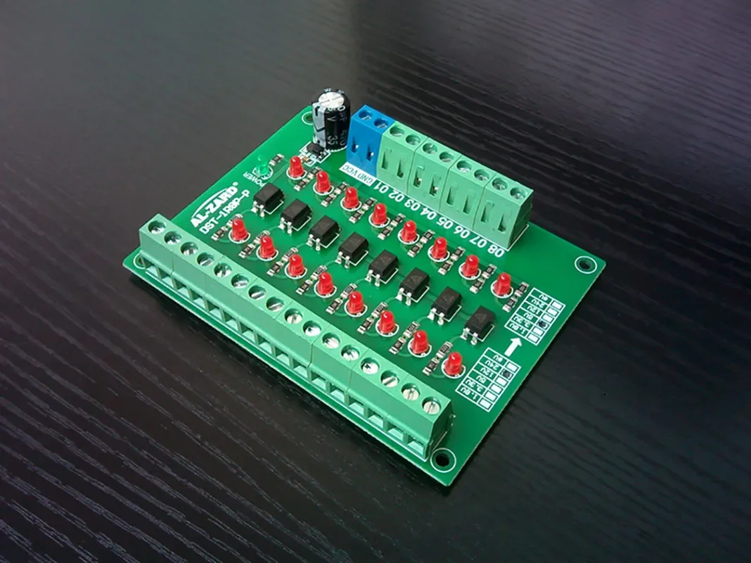 8-channel Optoelectronic Isolation Module PLC Signal Level Voltage Conversion Board PNP Output