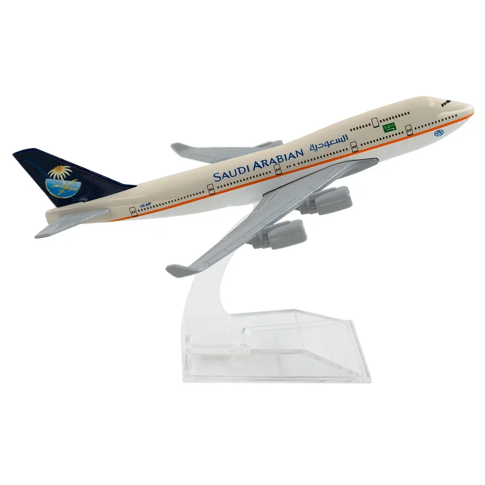 

1/400 Boeing 747 Saudi Arabian Airlines Aircraft Model 16cm Alloy B747 Airplane Toy Children Kids Gift for Collection Decoration