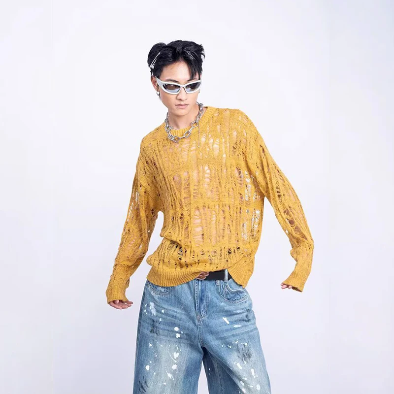 เสื้อสเวตเตอร์ถักตาข่ายฉลุลายสไตล์วินเทจสำหรับผู้ชาย เสื้อผ้าแฟชั่นสตรีทแวร์ฤดูใบไม้ร่วง คอกลม แขนยาว เสื้อยืดถักสำหรับผู้ชาย