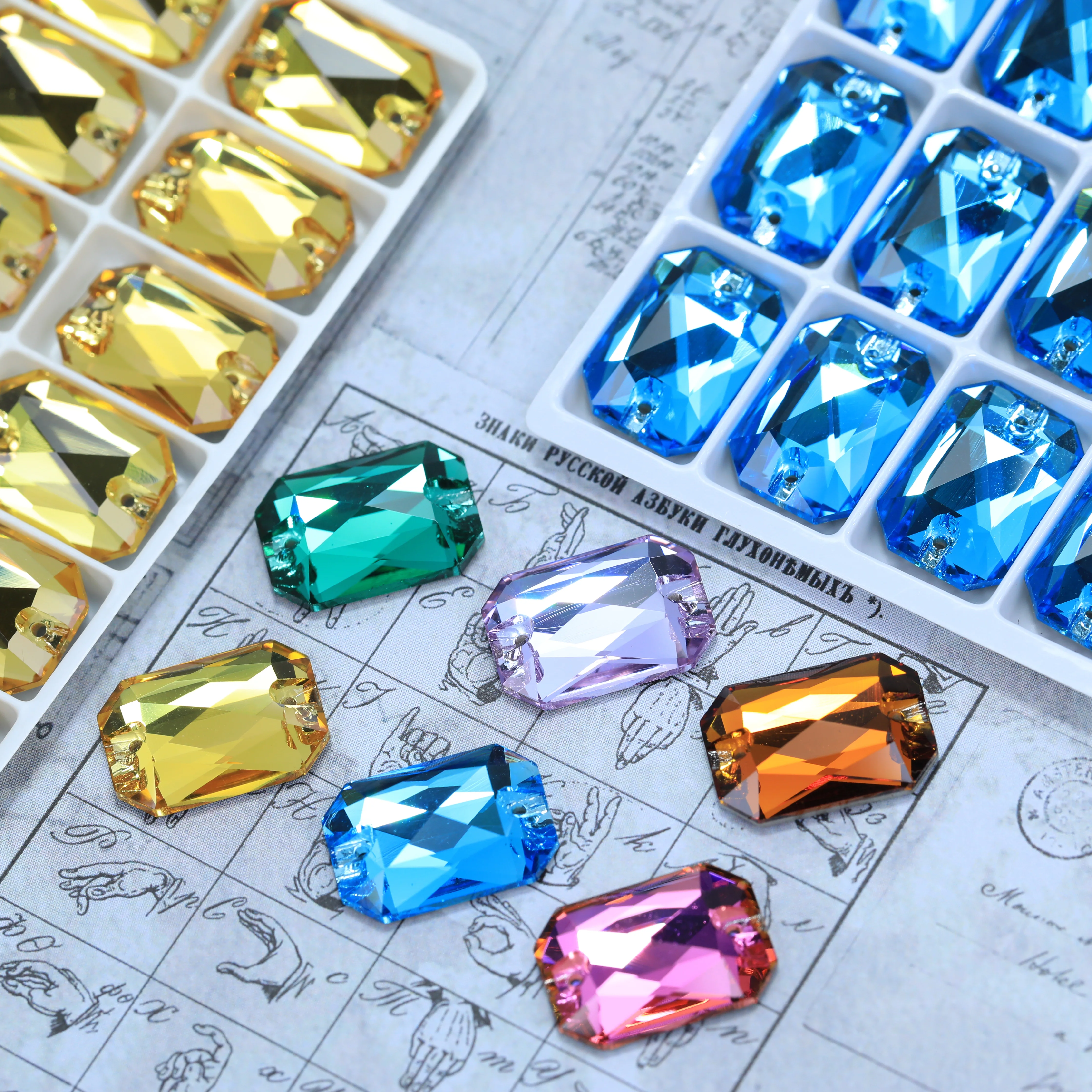 Hochwertige Glas-Kristall-Strasssteine mit flacher Rückseite, rechteckig, achteckig, zum Aufnähen, weiß plattiert, bunt, für Kleidung, Taschen, Schuhe, DIY-Kunst. – Detail 3