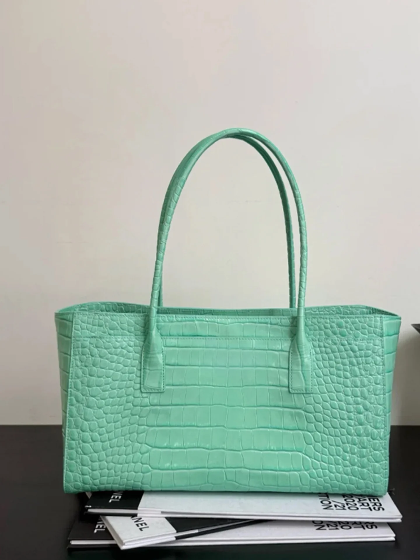 

Green Crocodile Pattern Tote Bag Women's Commuter Bag Luxury Sensation Handbag Summer 2026 New Style Fashionable Shoulder Bag