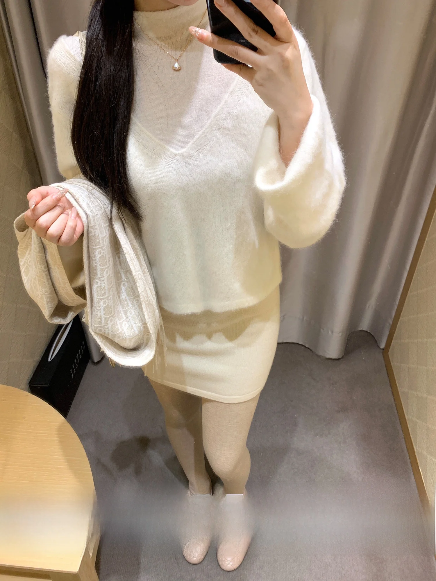 

New Winter Bear Fur Hooded Sweater Women's Long Sve Overhead Sle Regular Length Faionable Two-Piece Set Look