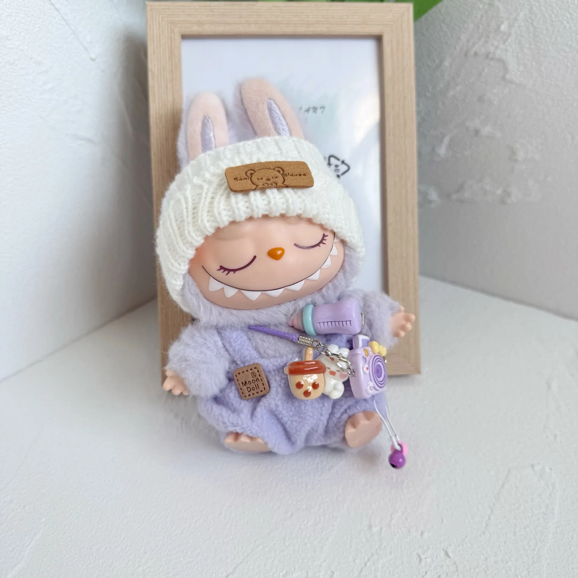 فقط الملابس أجيال واحدة أو اثنين من الملابس القماشية ماكارو زجاجة مريلة دعوى قلادة LABUBU قبعة الكاميرا الملحقات لطيف