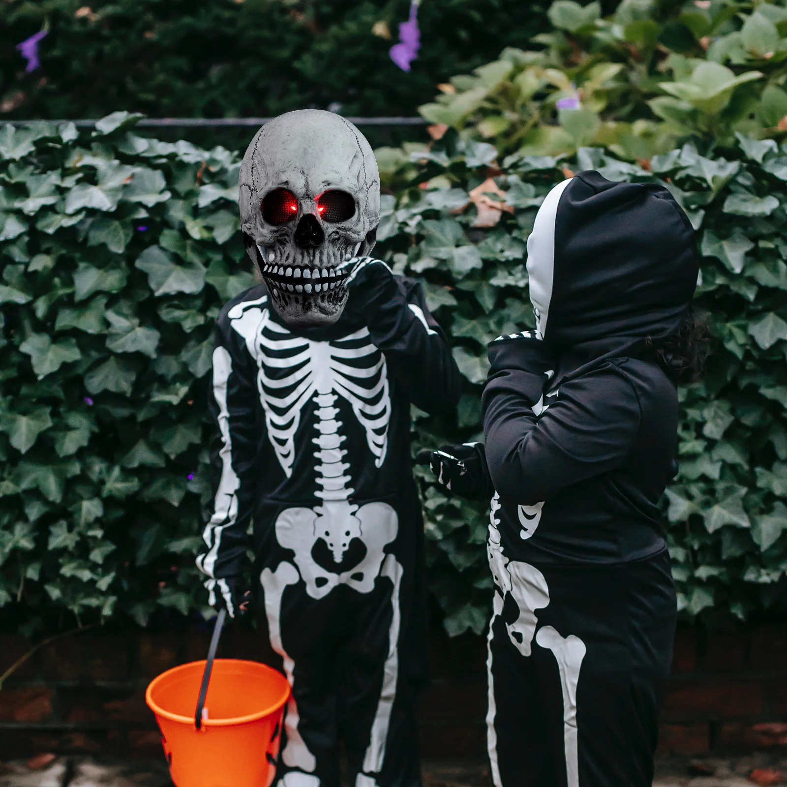 

Skull Head Cover Lighted Eyes Headgear Halloween Scary Mask Horror Props Masquerade Cosplay Dress Up