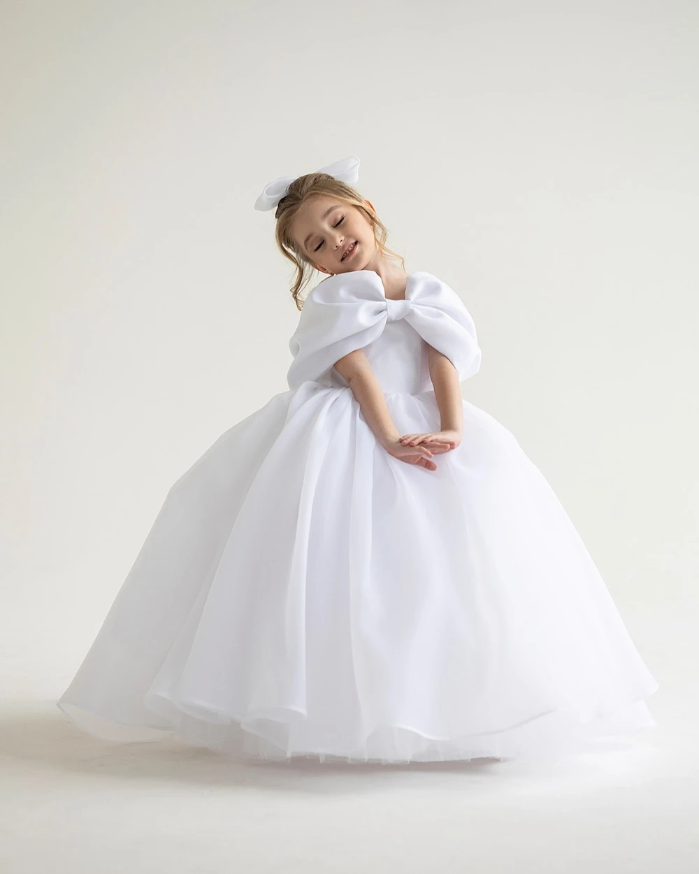

Customized White Satin Flower Girl Dress For Wedding FLoor Length Off Shoulder Puffy Satin Kids Birthday First Communion Gown