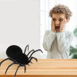 Giocattolo tarantula RC a infrarossi in peluche morbido e raccapricciante con telecomando per regalo per bambini striscianti da 2,4 g