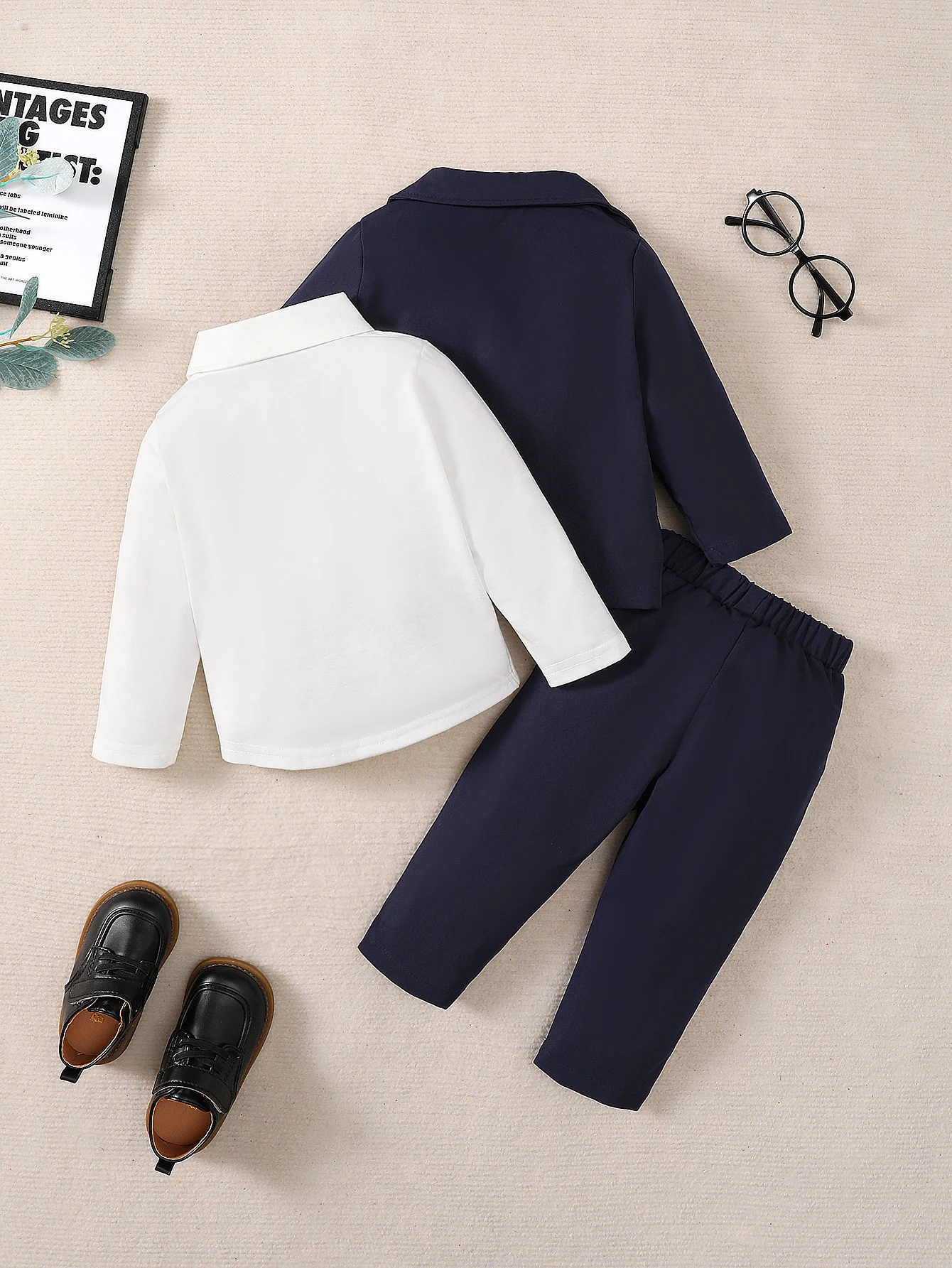 Gentleman-Style Three-Piece Suit for Baby Boys, Featuring a Navy Blue Blazer Paired with a White Long-Sleeved Shirt, a Matching Tie, and Matching Suit Trousers, Suitable for Formal Occasions Such as First Birthday Parties, Wedding Flower Boys, and Birthday Parties.