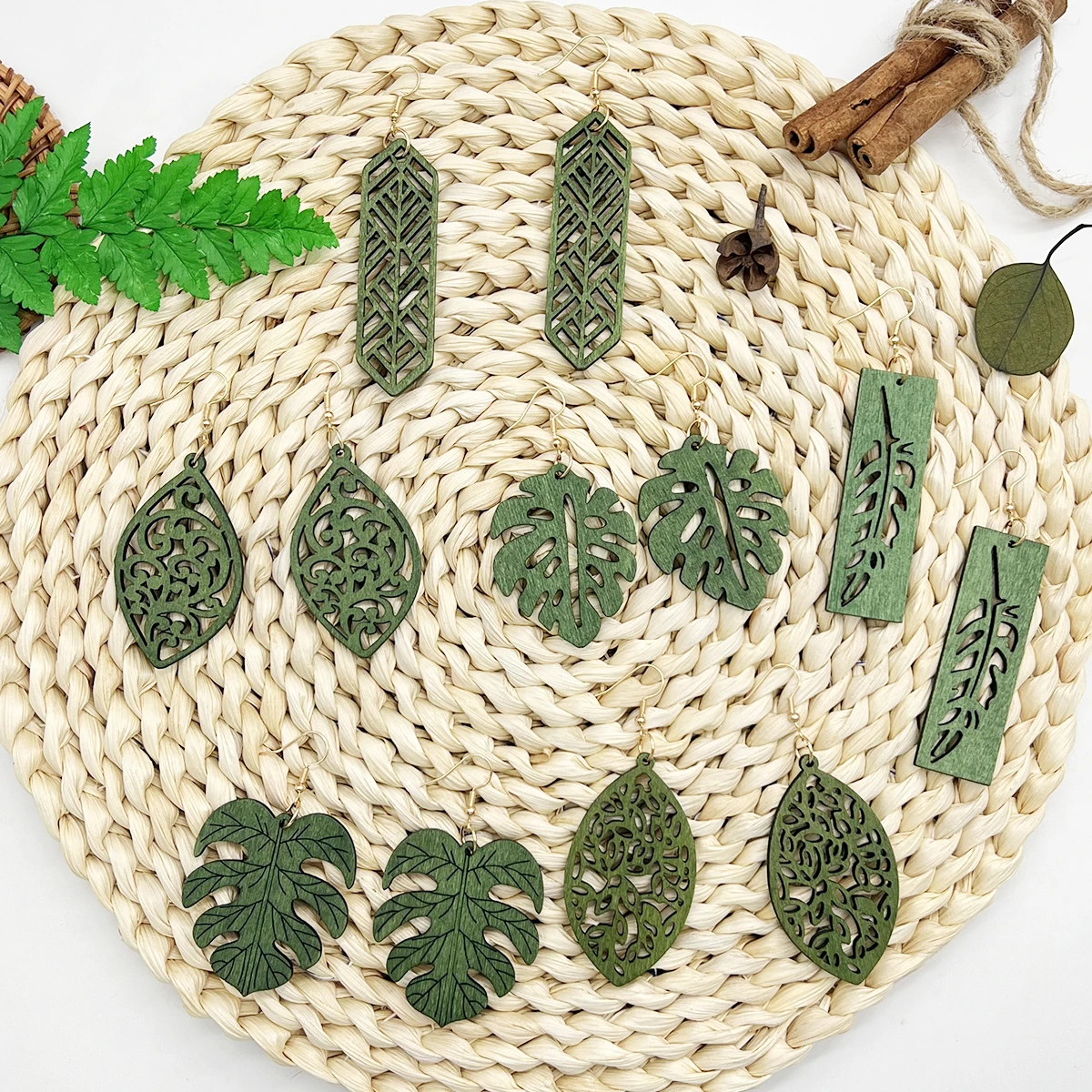 6 Pairs/Set of Green Cut Out Personalized Geometric Wood Earrings, Bohemian Creative Versatile Holiday Style Wood Earrings, Simp