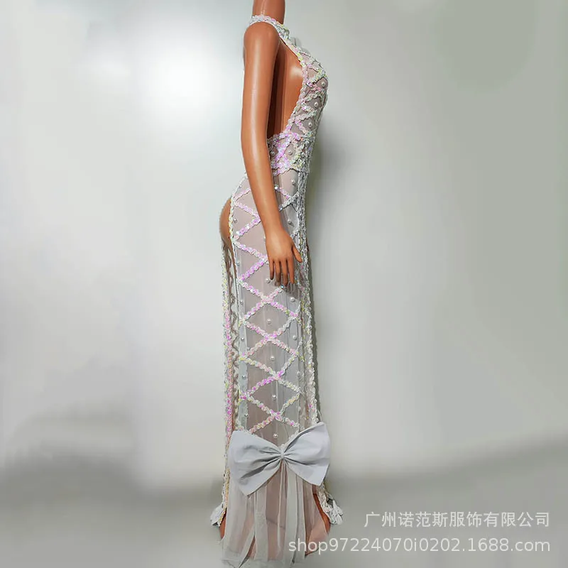 Seksowna DJka w klubie nocnym, moda, stroje sceniczne, kostiumy Gogo, atmosferyczne imprezy tematyczne, seksowne sukienki, sukienki dla druhen na wesele.