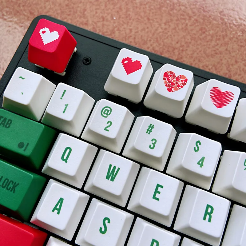 1 Stück rotes Herz Pixel Tastenkappen OEM R4 Profil Tastenkappen Kreuzachse mechanische Tastatur Tastenkappe Spielzubehör Freund Geschenk