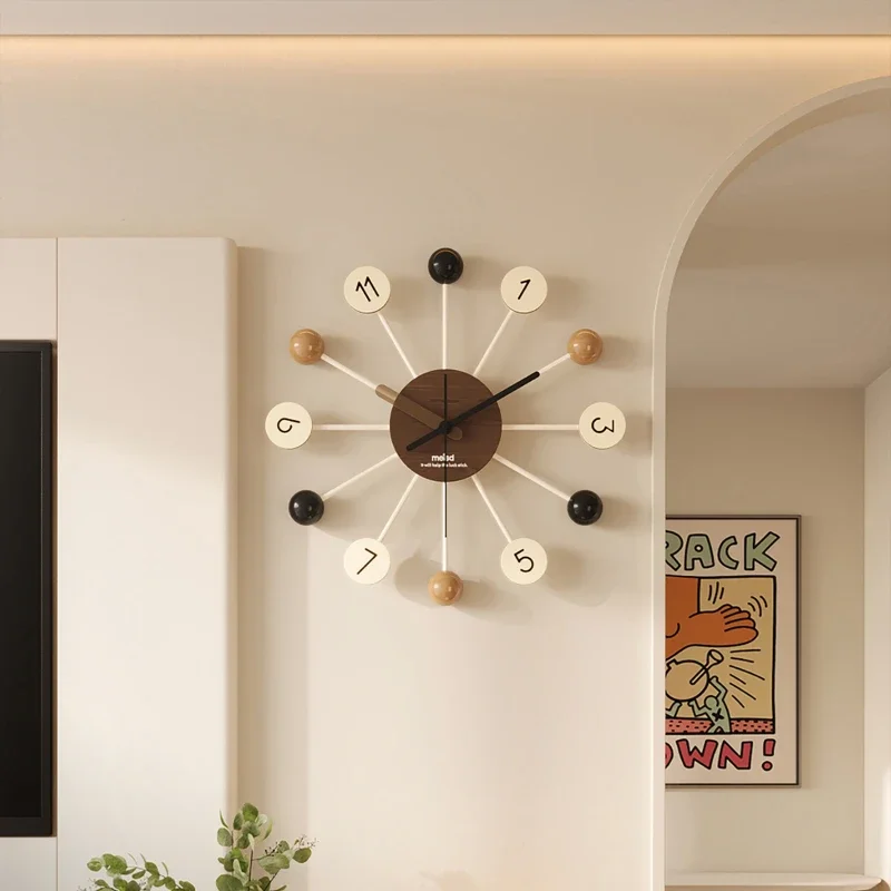 Modern Unique Wall Clock Numeral Cute Home Aesthetics Wall Clock Art Design Relogio De Parede Living Room Decoration