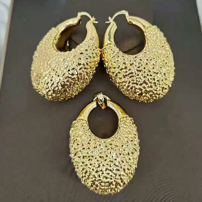 Trendy Gold Textured Chunky Hoop Earrings  Women’s Statement Jewelry Luxury Gold-Tone Textured Accessories For Party Daily Wear