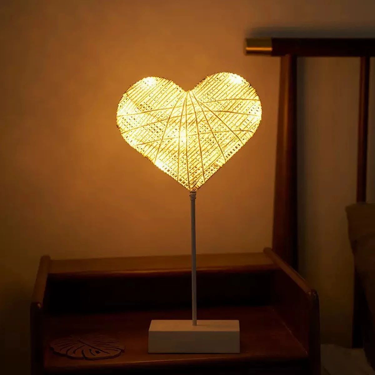 미니멀리스트 모던 걸리 나이트 라이트 하트 모양 인스타그램 감성 따뜻한 조명 침대 옆 램프 침실 장식 트렌디한 분위기 조명