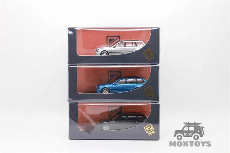 DCM 1:64 E39 Wagon Argento / Blu metallizzato / Nero Limited500 Diecast Modello di veicolo da collezione