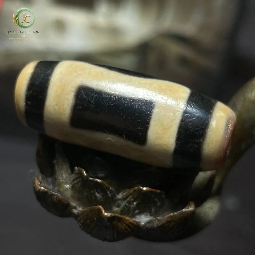 Tibetan Nepalese Himalayan Bead Ancient Agate Old Dzi Talisman eye Bead Amulet