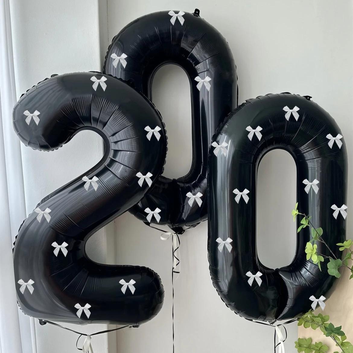 32 inch aluminum foil balloons, black numbers 0-9 for birthday party decoration, 10 silver mesh bows for celebrating birthdays