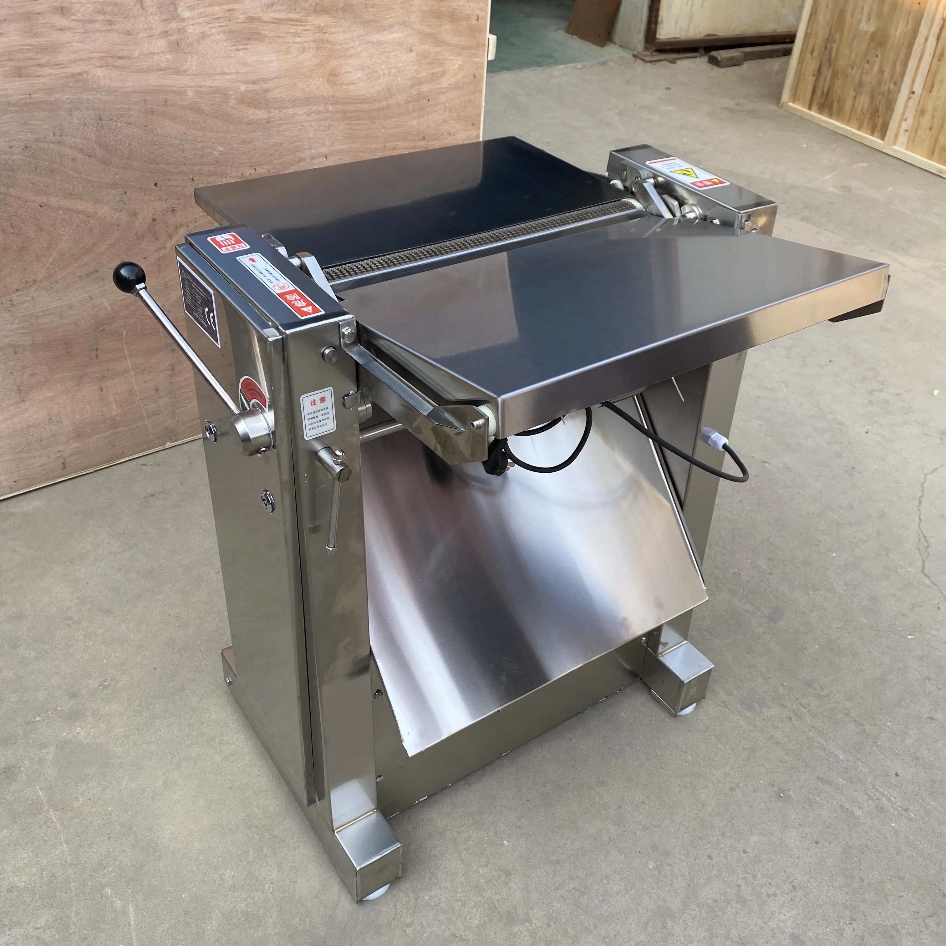 Полностью автоматическая машина для снятия кожи свежей свинины с электрическим лезвием из нержавеющей стали, машина для удаления свиной кожи