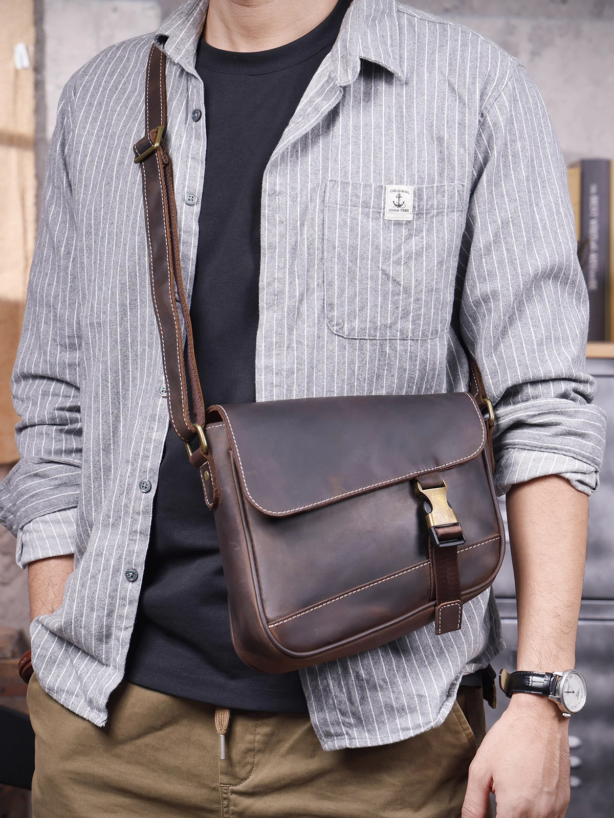 S.WORKER Vintage Echtleder Herren-Umhängetasche, Lässige Crossbody-Tasche, Crazy Horse Leder Schultertasche, Handgefertigt – Detail 6