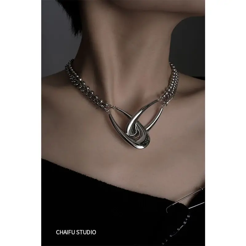 Double ring interlocking necklace with a sense of luxury  Instagram style European and American new cool style hip-hop