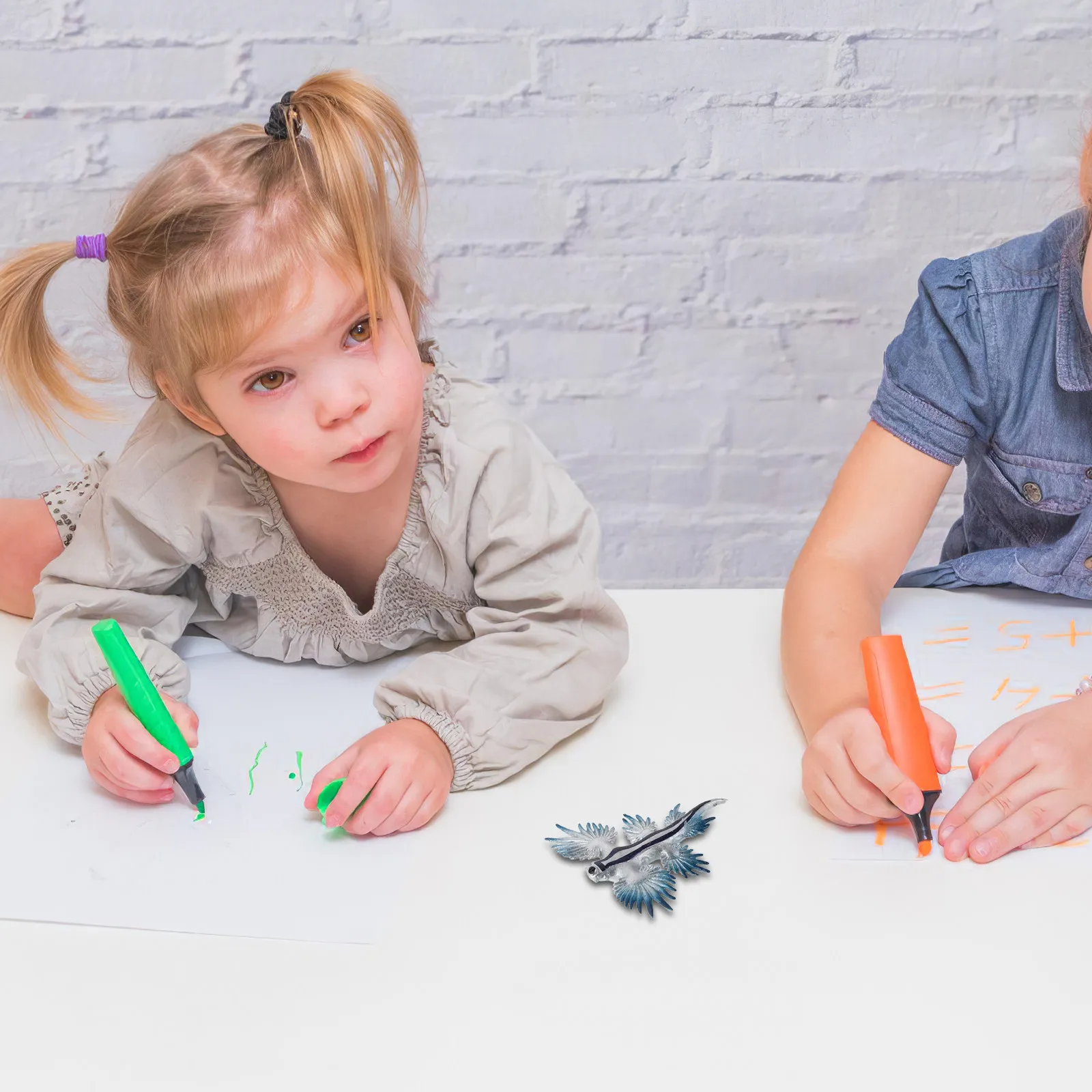 

2 шт. реалистичных пластиковых морских слизней для декора дома, класса и обучения, многофункциональные, детализированные, имитация морских существ