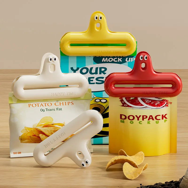 

1/4 cartoon sealing clip moisture-proof snack fixing clip household food storage bag sealing clip, essential for household use