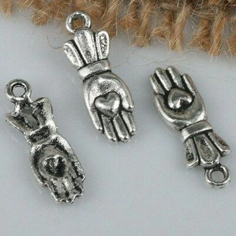 30PCS 21x7mm ,hole:1.60mm Tibetan silver color hand with heart design charms H0491