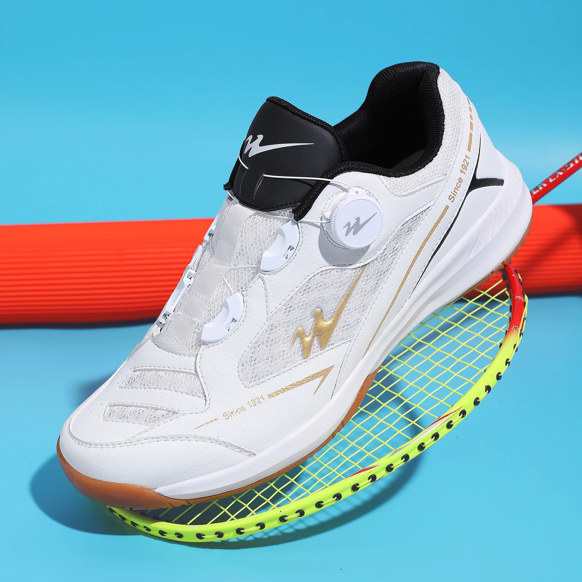 2026 Nueva marca de zapatos de bádminton, zapatos de voleibol profesionales para jóvenes, zapatos de tenis de mesa ligeros y transpirables para niños