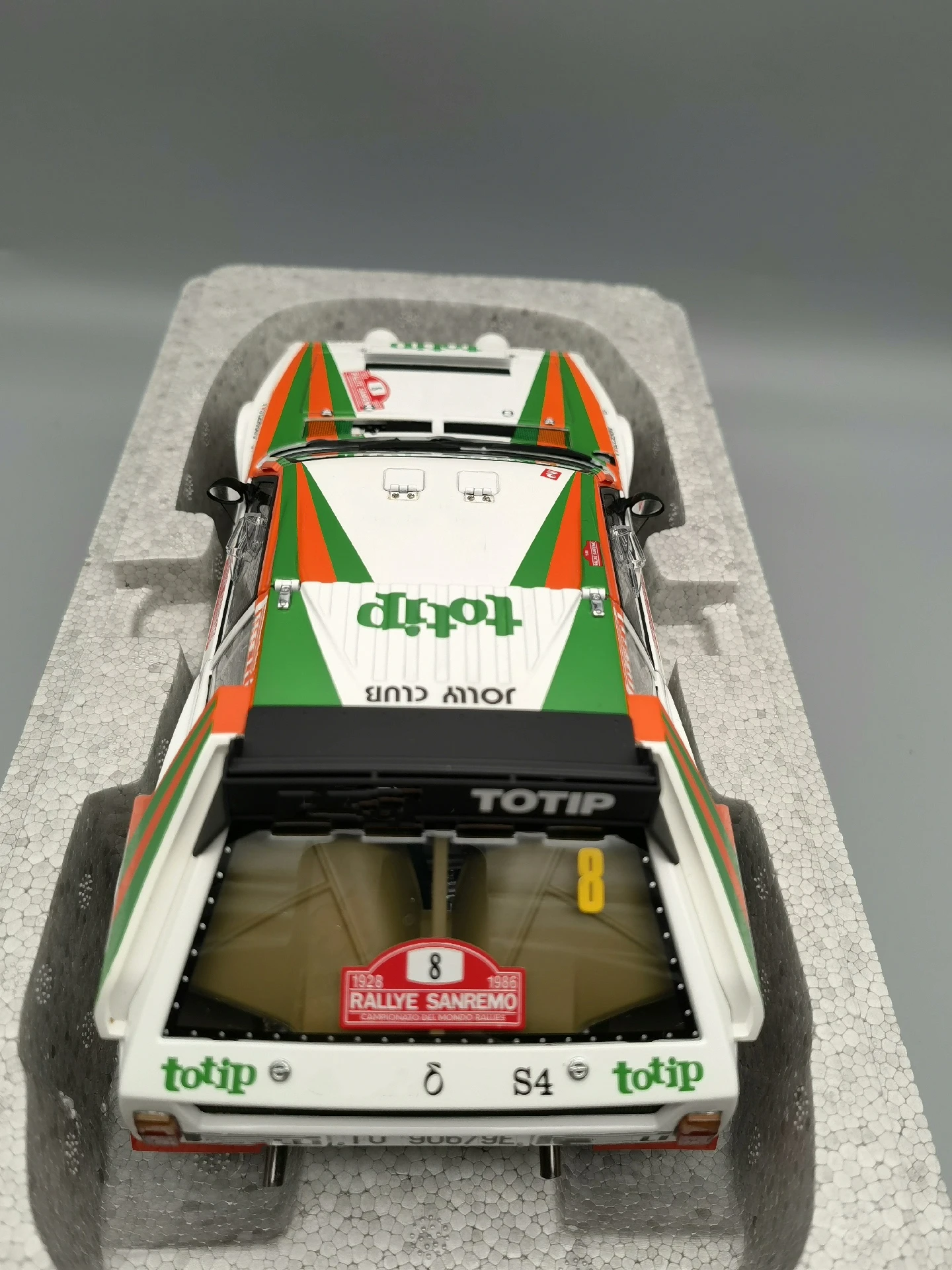 Autoart 1:18 S4 랠리 산레모 1986 No.8 시뮬레이션 한정판, 올 오픈 합금 금속 정적 자동차 모델 장난감 선물