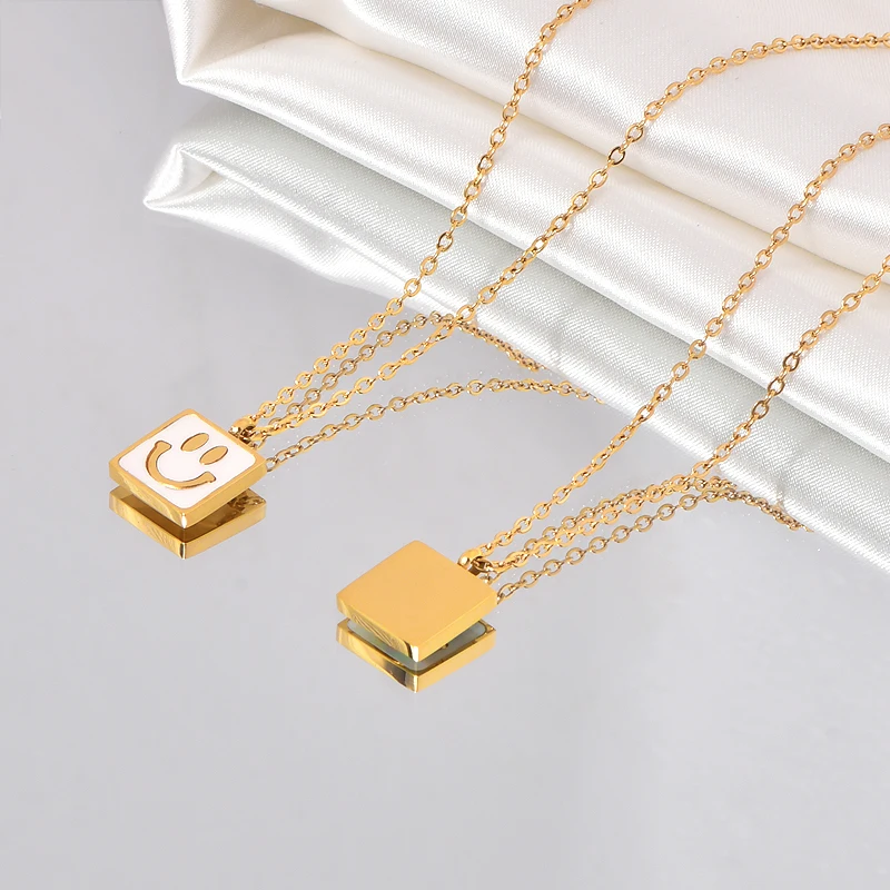 European and American Fashion Ins Influencer Picks Necklace 18K Gold-Plated Stainless Steel Square Smiley Face Pendant Natural White Shell Necklace