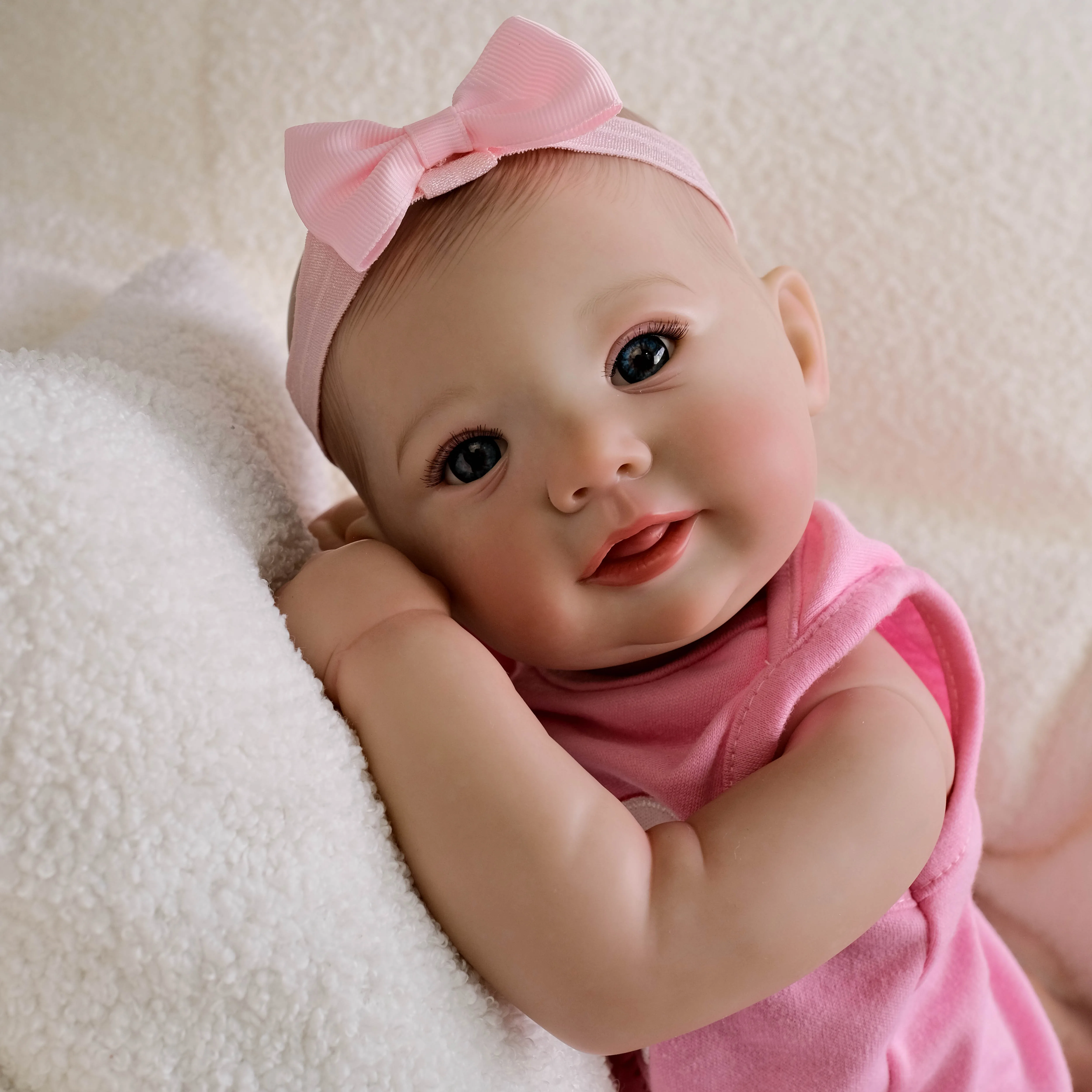 NPK 19 pollici sveglia bambola Abigail con capelli dipinti realistico bambino rinato corpo in tessuto morbido vestito di stoffa rosa incluso