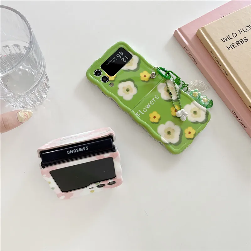 Cute Flower Pendant Phone Case For Samsung Galaxy Z Flip 3 4 5 5G Wave Shockproof Back Cover For Samsung Z Flip3 Flip4 ZFlip5