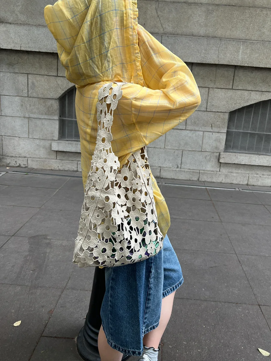 

Korean Sle Lace Hollow Canvas Bag Women Summer 2025 New Lazy Beach Bag Artistic Handheld Cloth Bag Single oulder Bag