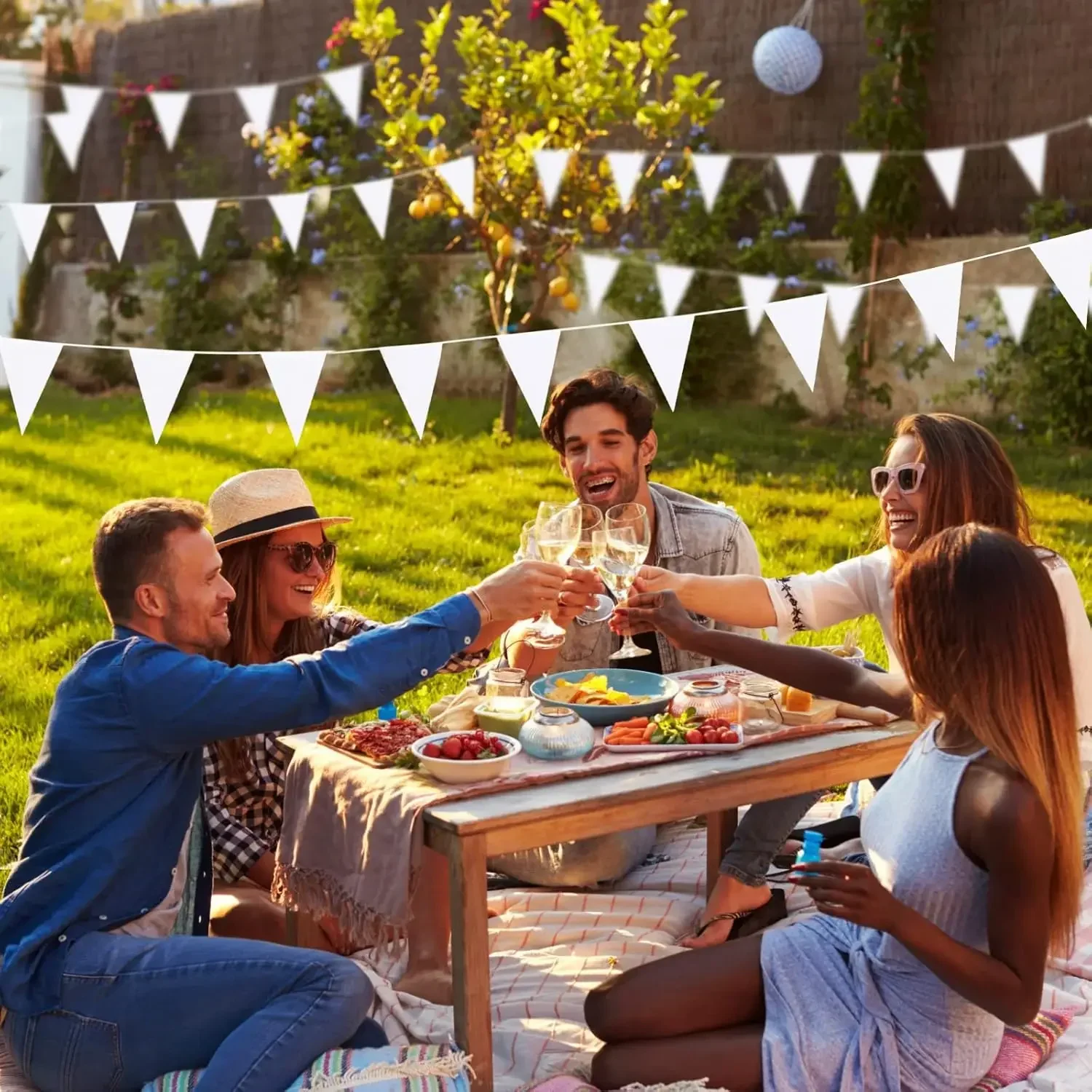 10 m weiße dreieckige Kunststoff-Wimpelflaggen für Hochzeit, Geburtstag, Party, Dekoration, Outdoor-Wimpelkette, Girlande für Camping, Garten, Babyparty – Detail 6