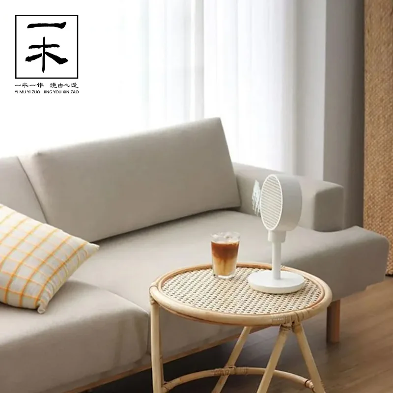 Coffee table ins sofa